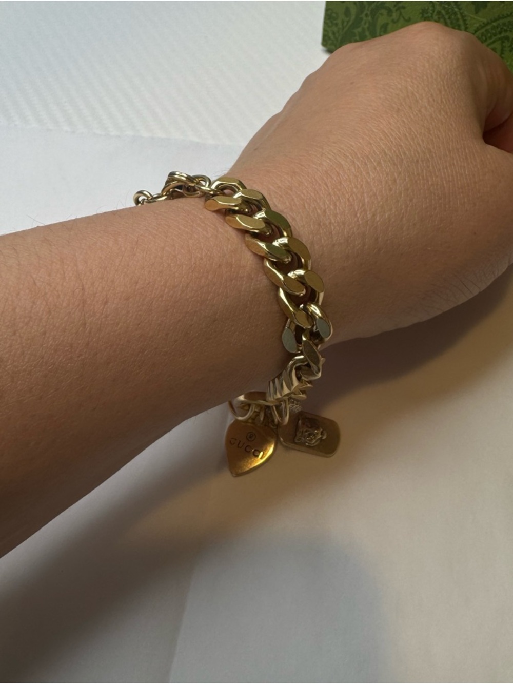 Gucci Gold Chain Bracelet with Round Logo Charm - Picture 4 of 7